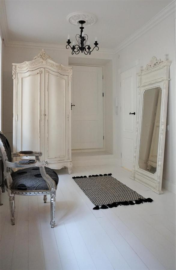 Shabby Chic - Apartment In The Heart Of Vilnius Old Town Exterior foto